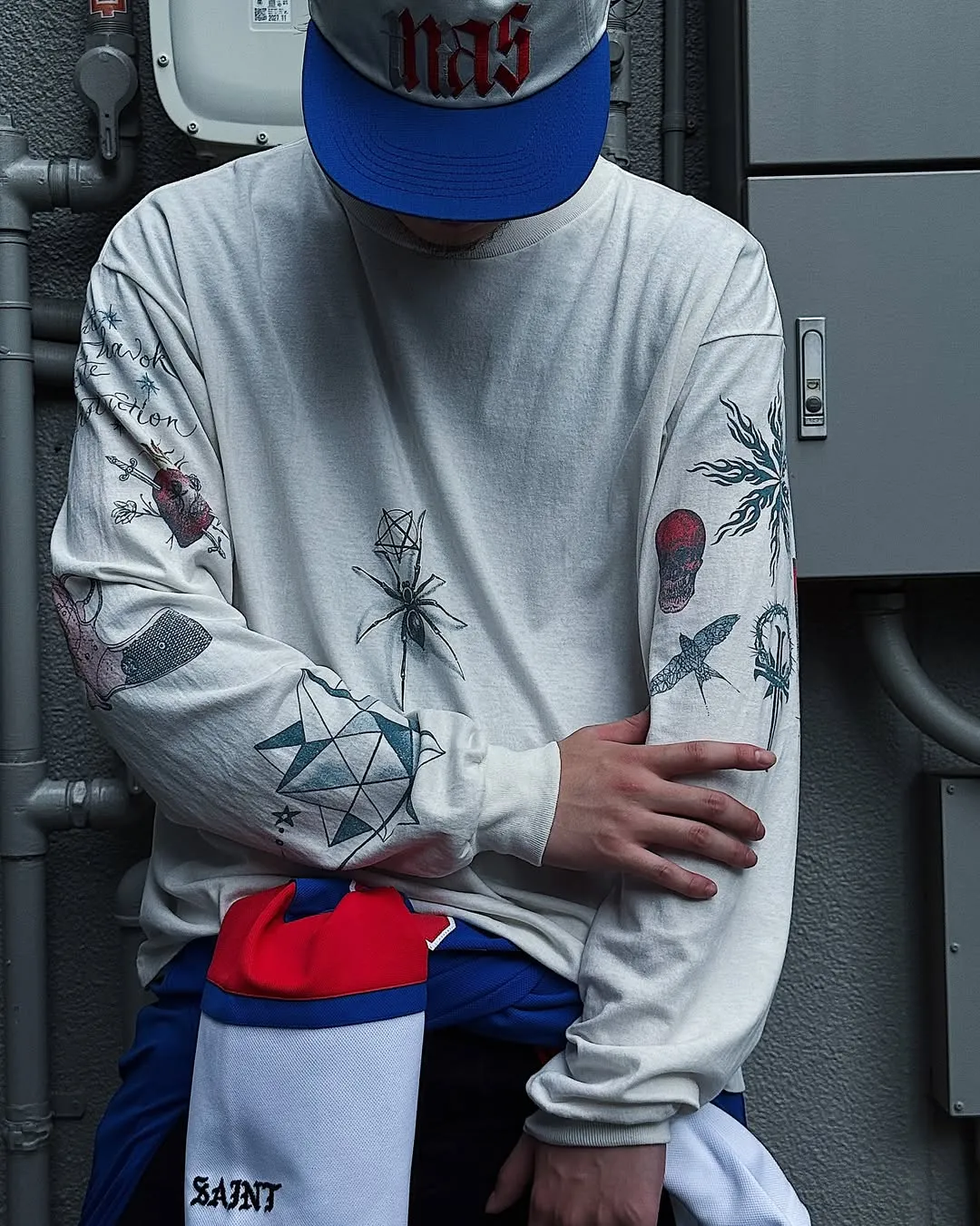 SAINT Mxxxxxx × Dr. Woo DW_LS TEE/TATTOO/WHT Dr.Woo joint model TATOO tattoo long sleeve off-white S-XL OE yarn Tube weaving high weight fabric without side seams Original printing water slurry process No touch printing Breathable and comfortable Original level replica printing Correct version Correct main mark/wash mark/cherub anti-counterfeiting mark